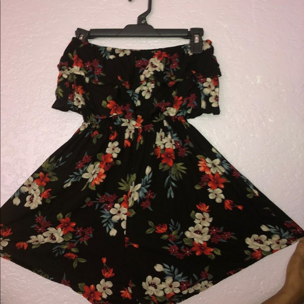 HOLLISTER ROMPER - Picture 2 of 2
